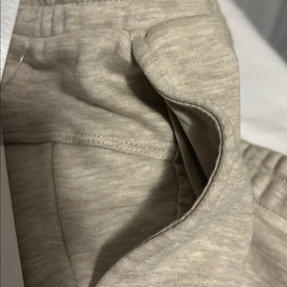 Women’s Nwt fleece lined Beige Joggers.  
size XXL - Picture 5 of 5